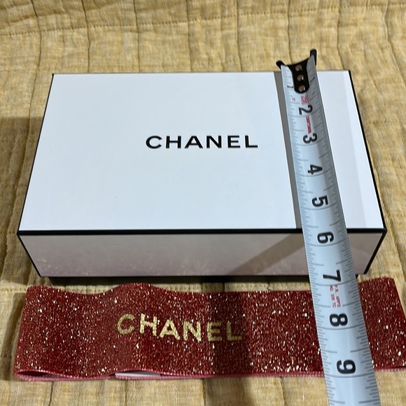 Chanel Gift Box & Ribbon - Picture 5 of 6